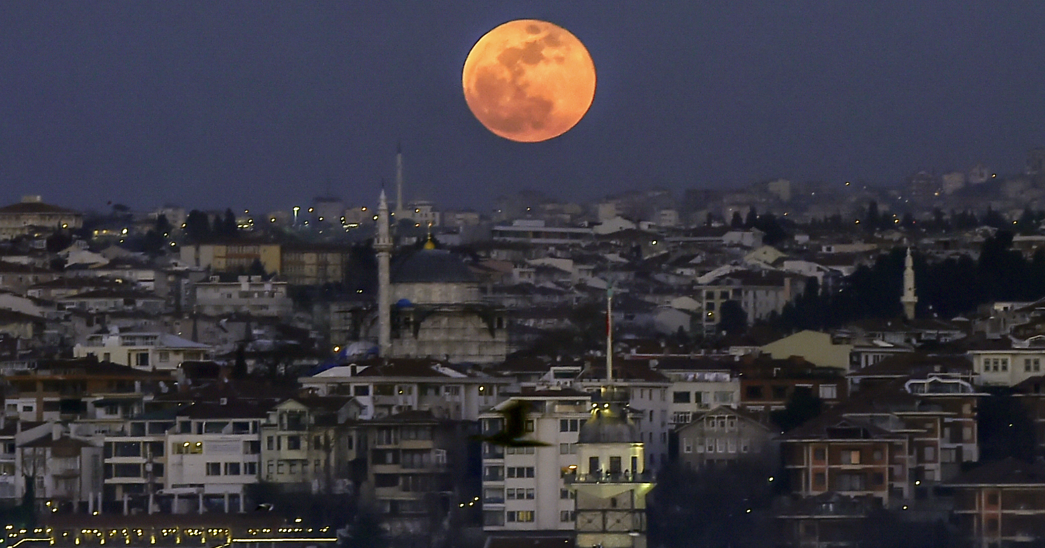 See Stunning Photos Of The Rare Super Blue Blood Moon Sighting From All ...