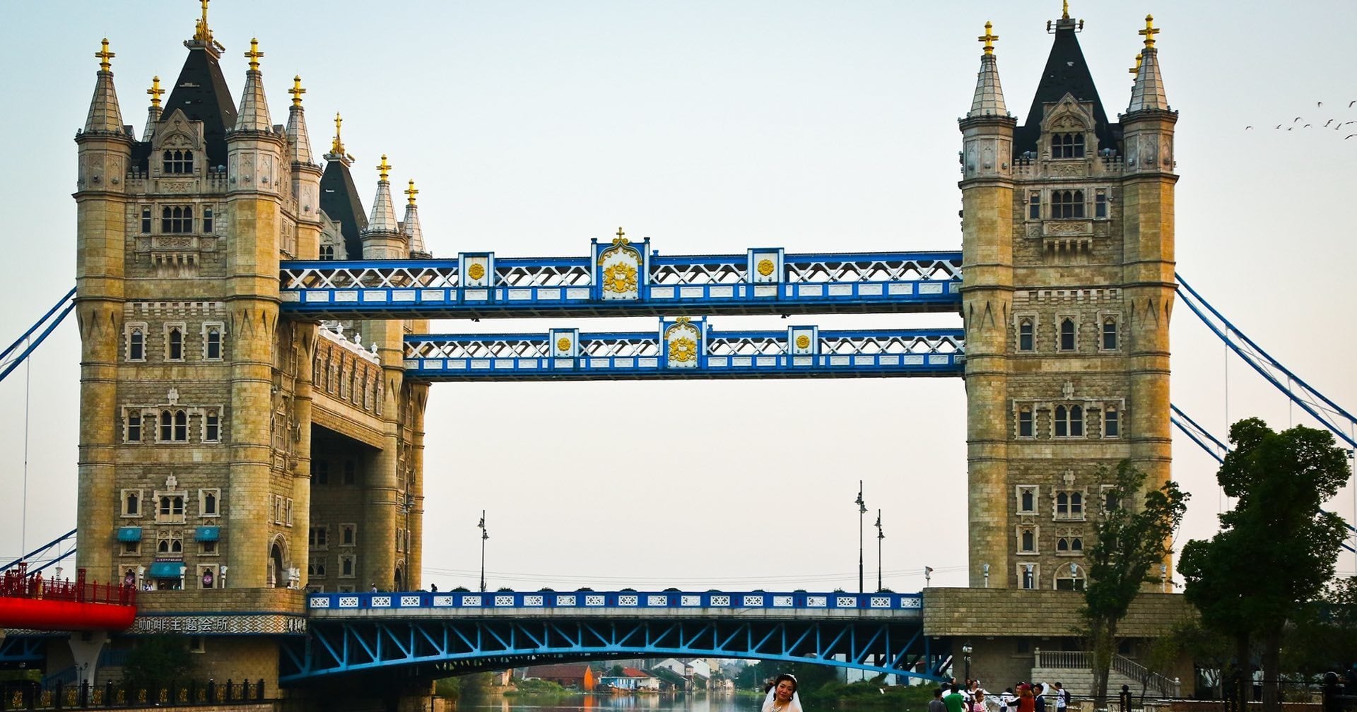 Fake Landmark You’d Think These World Famous Landmarks Are Legit, But They’re All ...