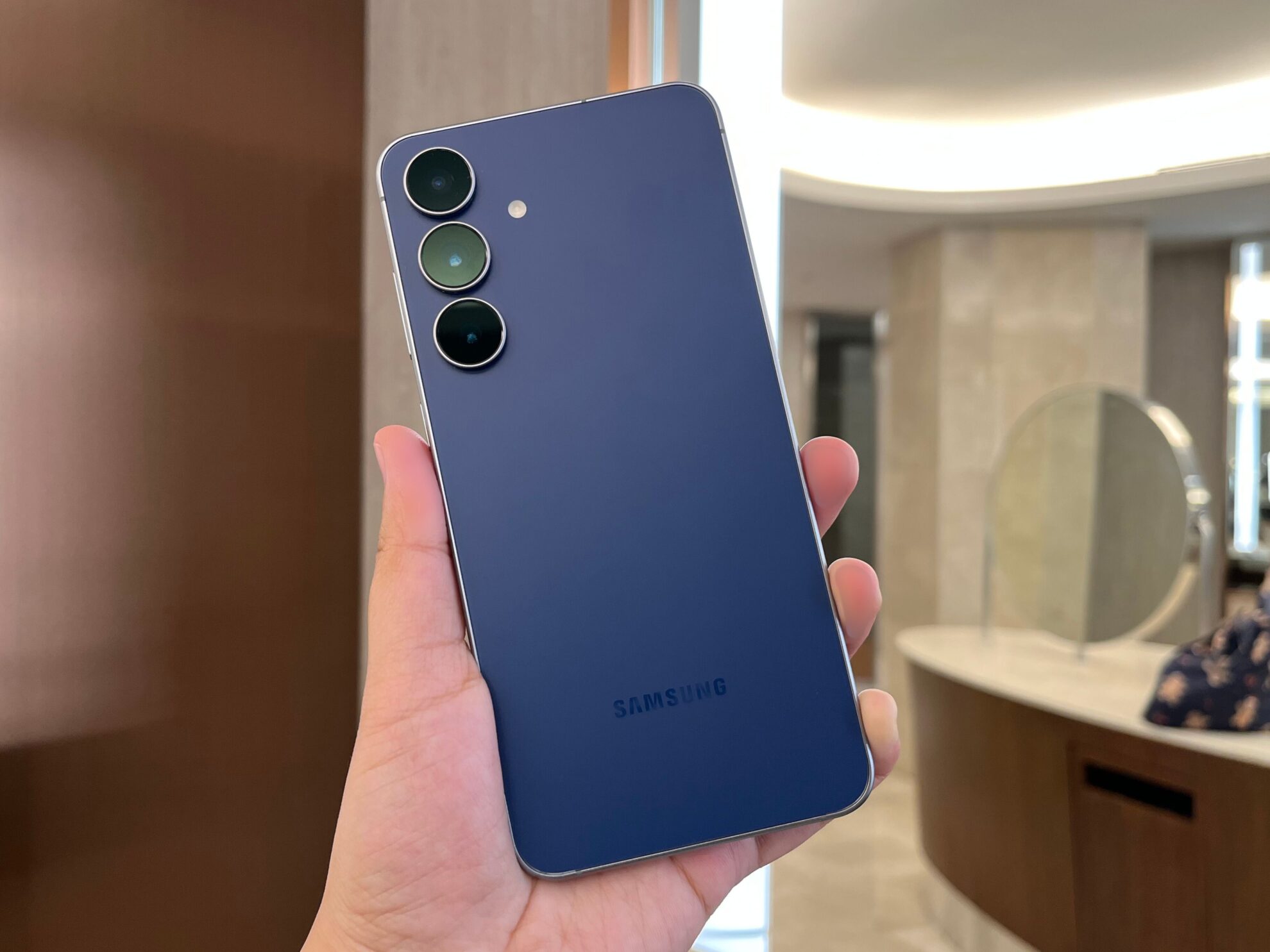 Galaxy S25 FE Review: Is The Latest Fan Edition Worth The Upgrade?