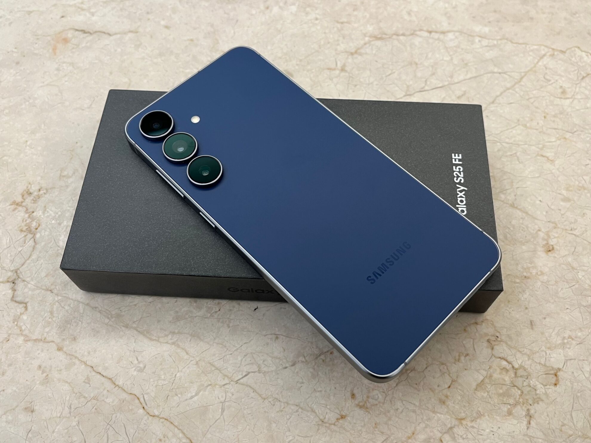 Galaxy S25 FE Review: Is The Latest Fan Edition Worth The Upgrade?