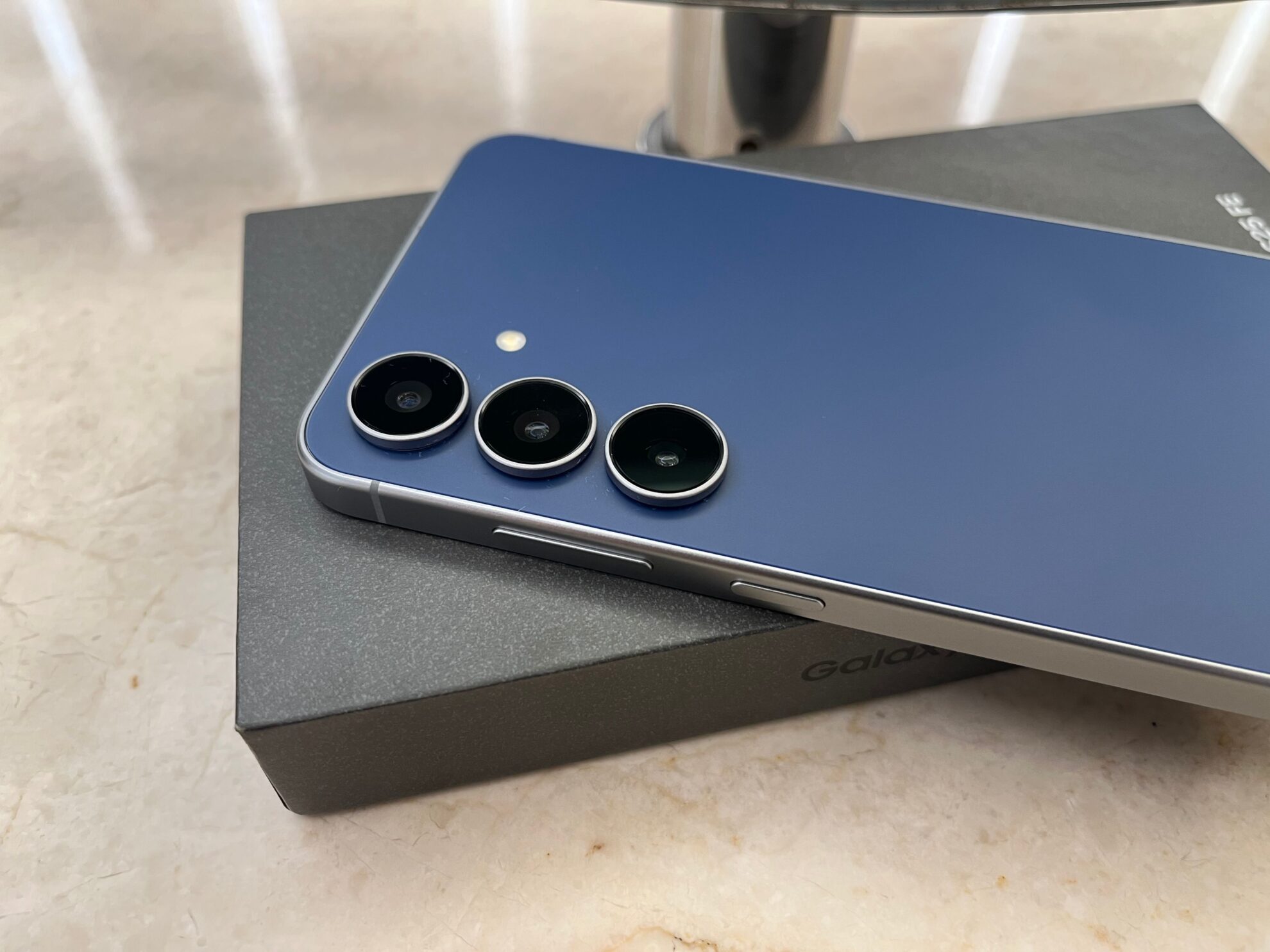 Galaxy S25 FE Review: Is The Latest Fan Edition Worth The Upgrade?