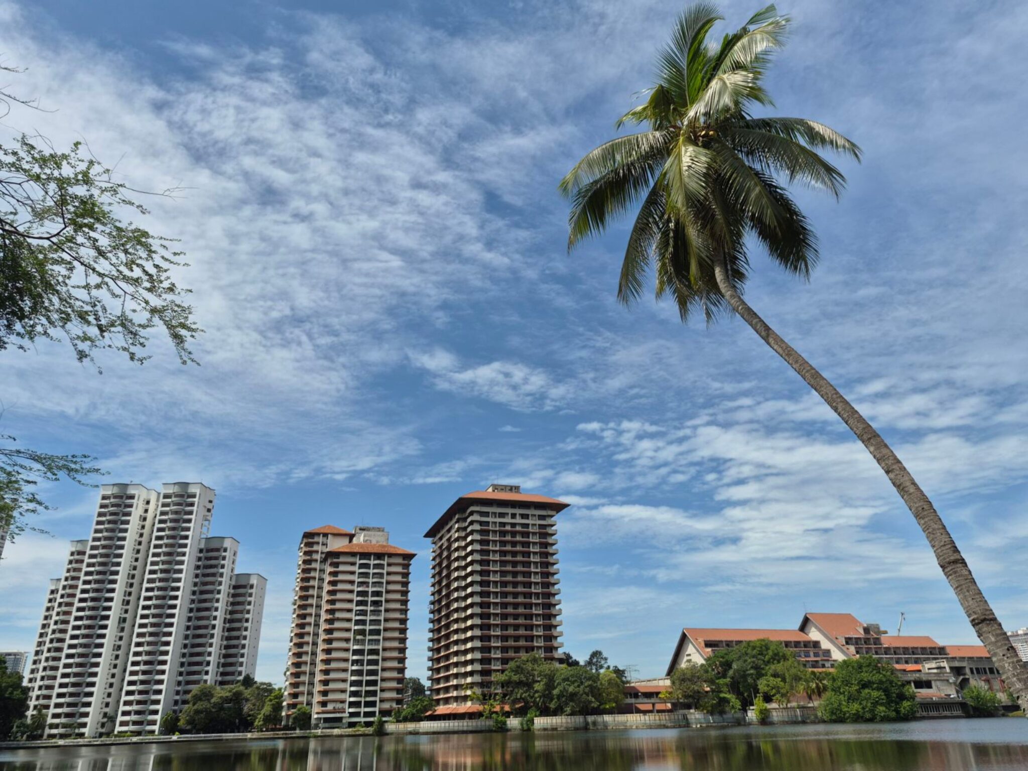 Galaxy S25 FE Review: Is The Latest Fan Edition Worth The Upgrade?