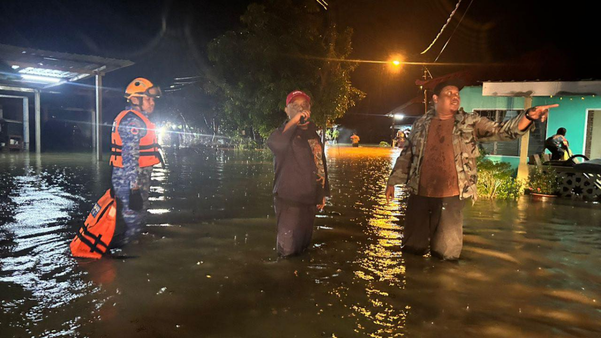 Lebih 2,000 Mangsa Kini Dipindahkan Ke PPS Selepas Banjir Di Perak ...