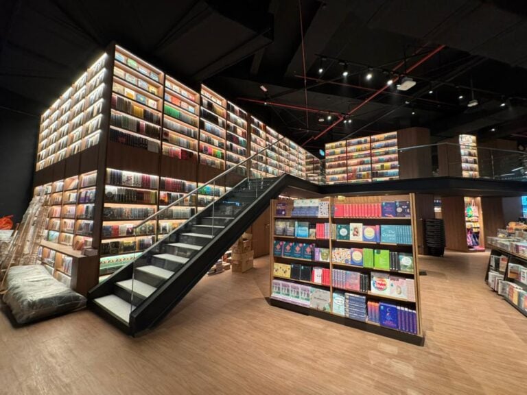[PHOTOS] Take A Look Inside The Largest 24-Hour BookXcess Outlet At ...