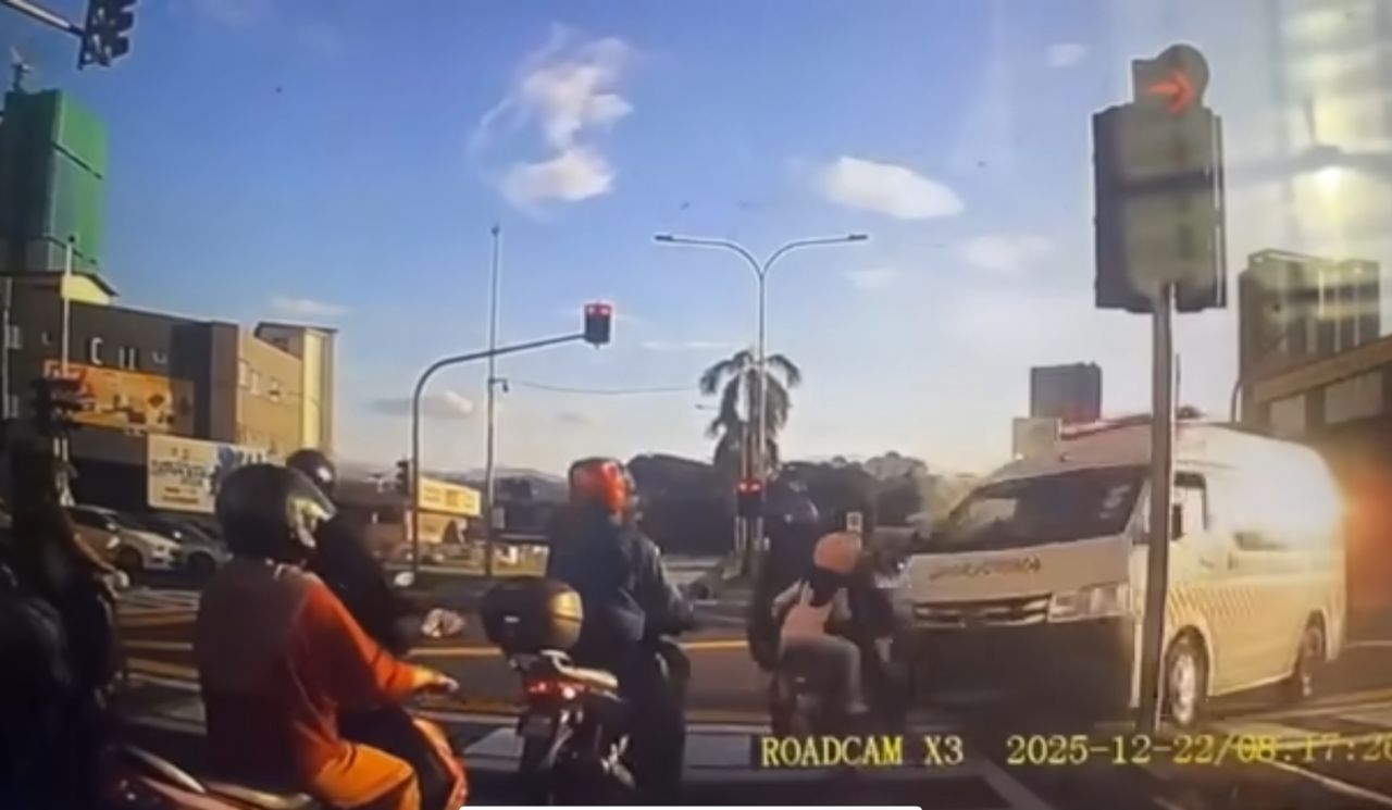 Video Shows Ambulance Running Red Light & Crashing Into Vehicles At ...