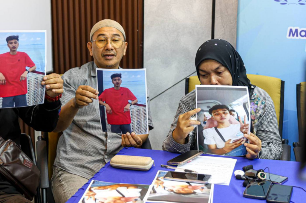 Muhammad Faiq Zafran's father, Mohd Jailani Ambak (left) and mother Noor Zuhaini Ismail show a picture of their son at a press conference organised by MHO at Medan Avenue 1, Jalan Tun Razak