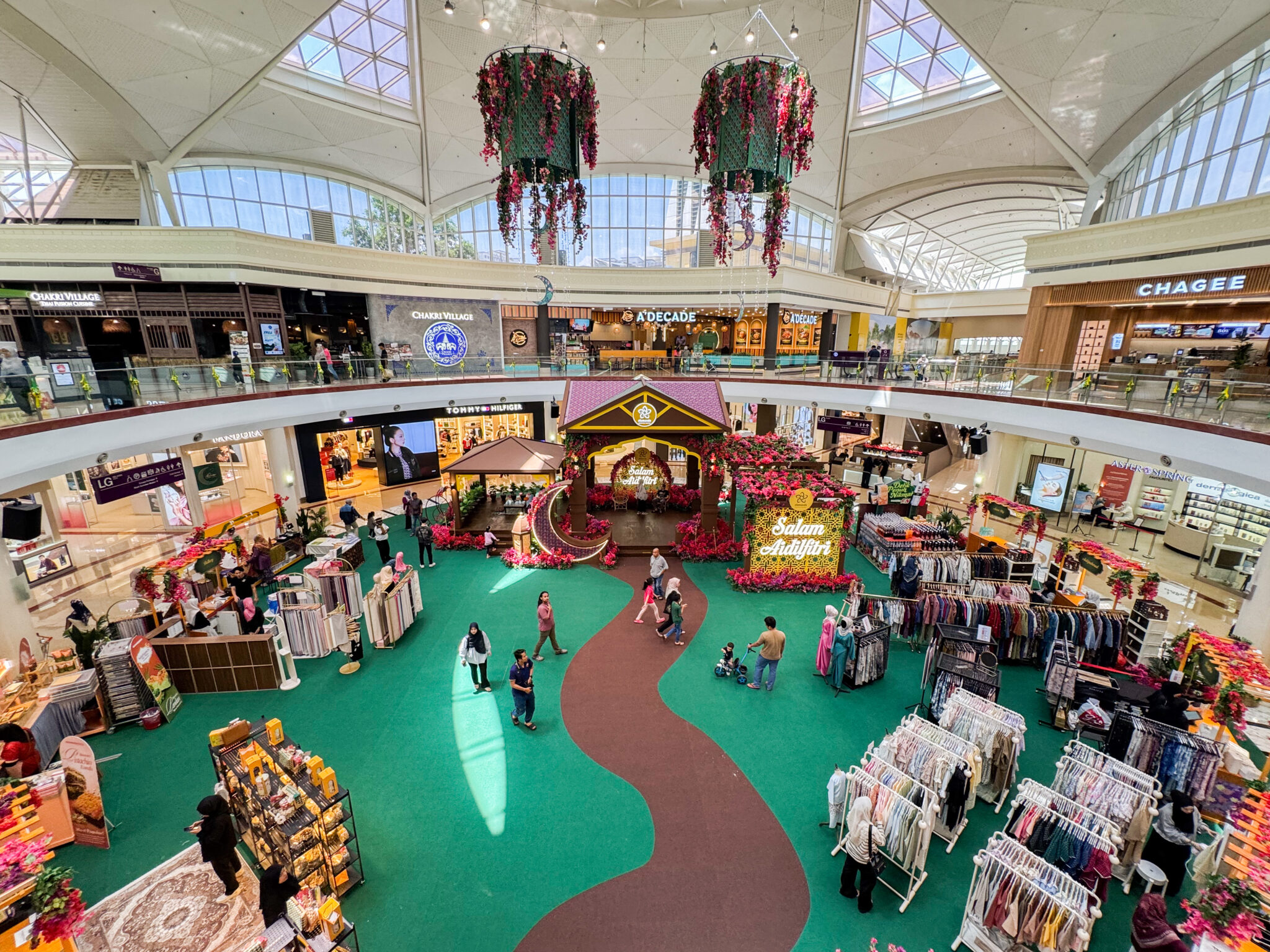 [PHOTOS] Raya Mall Decorations In Malaysia That Are Perfect For Photos ...