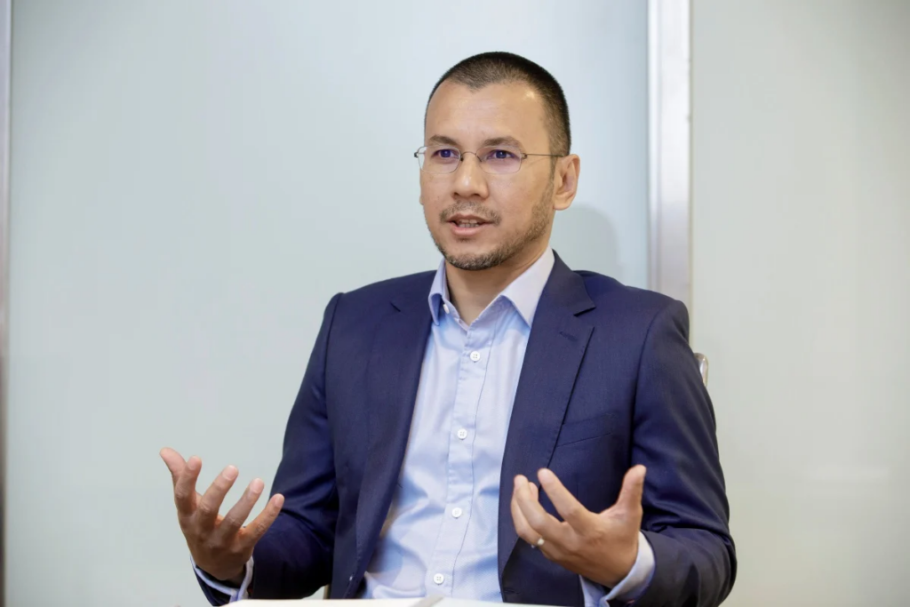 Board of the Employees Provident Fund (EPF) Ahmad Zulqarnain Onn Chief Executive Officer (CEO)