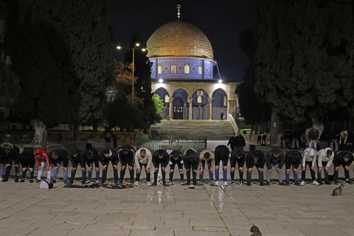Selepas 40 Hari Ditutup, Masjid Al-Aqsa Akhirnya Dibuka Semula