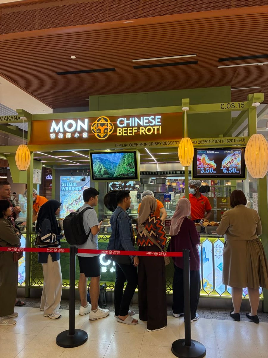 The Story Behind The Viral Beef Roti & Why It Always Has Such Long Queues