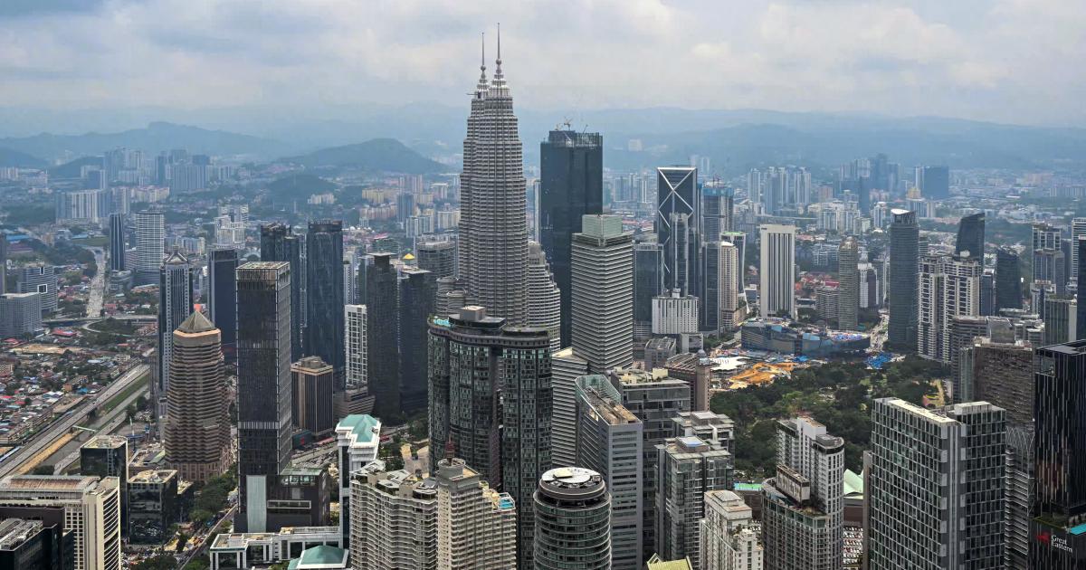 Man Breaks Down Why One T20 Family Has RM10,000 Left A Month While Another Only Has RM300