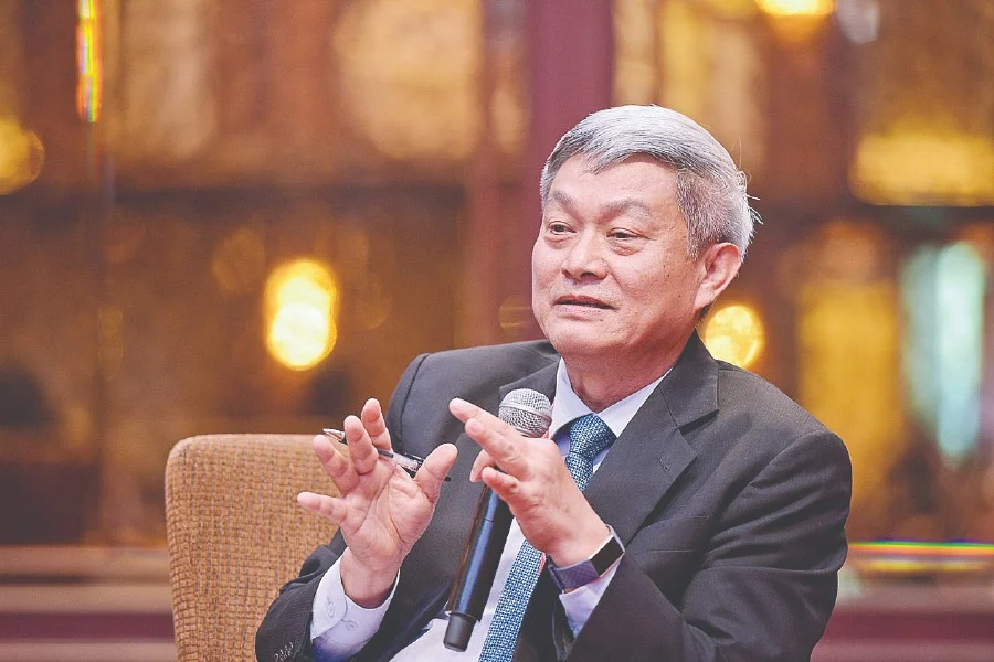 Sunway University economics professor Dr Yeah Kim Leng addressing structural economic changes and national GDP trade-offs.